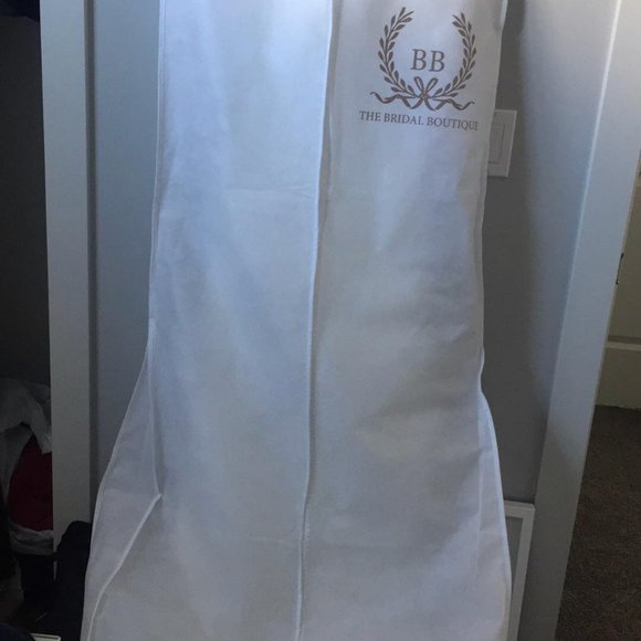 Hayley Paige Delta Wedding Dress - Picture 3 of 4